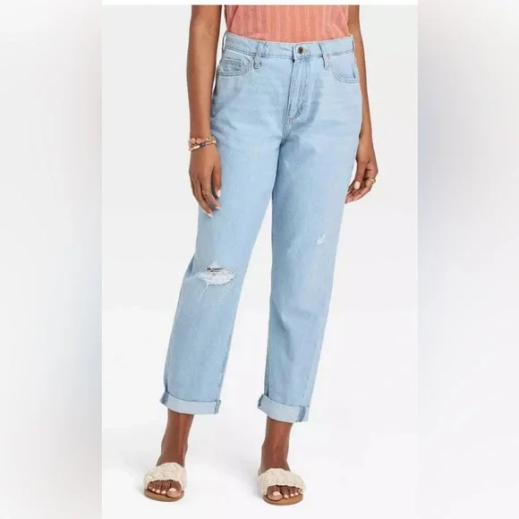 Women's Mid-Rise Boyfriend Jeans - Universal Thread Light Wash size 6