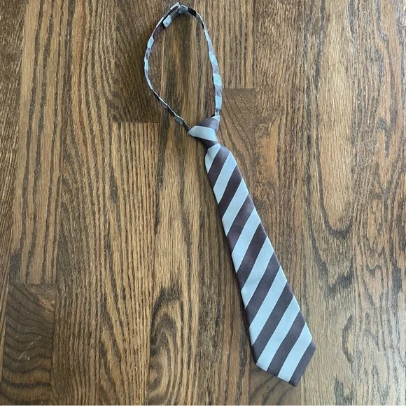 3/$10  Gymboree boy’s striped tie