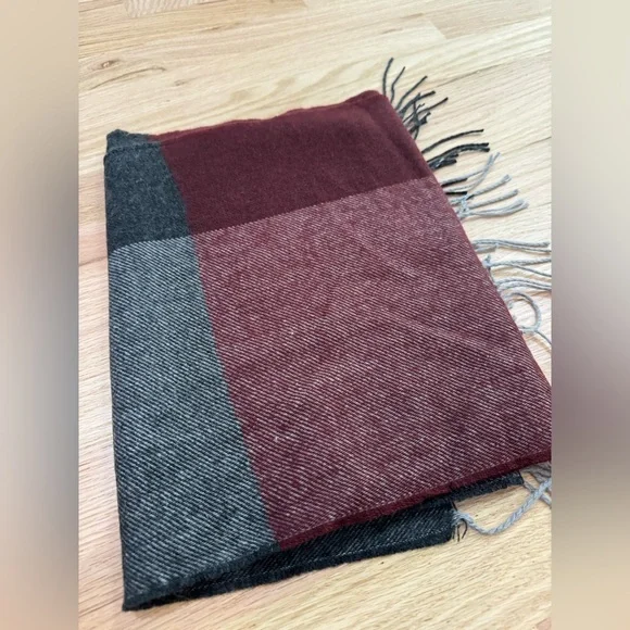 NWT‎ Men’s Scarf Color Block Maroon Grey Fringe