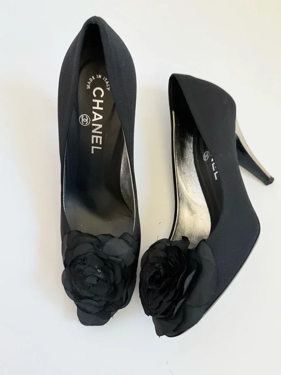 Chanel G27473 Camellia Flower Satin Pumps Silver CC Heels Karl Era EU 38
