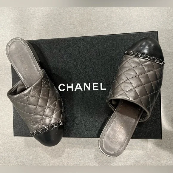 CHANEL DK SILVER / black Mules 2017 C9981 chain detail size 35 EUC