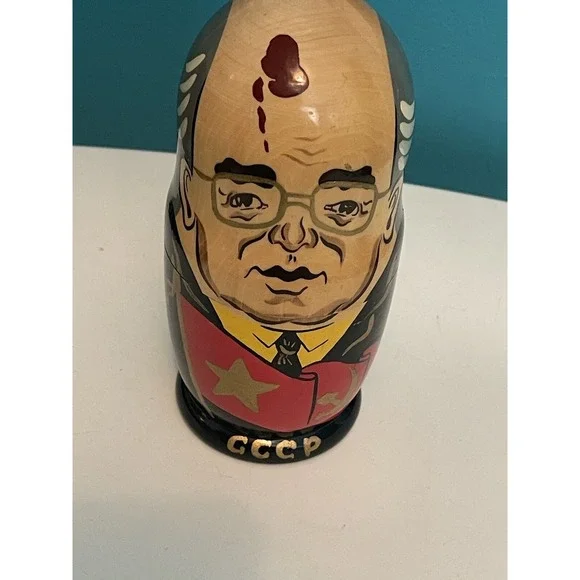 Wooden Nesting‎ Dolls , Vintage 5 Total