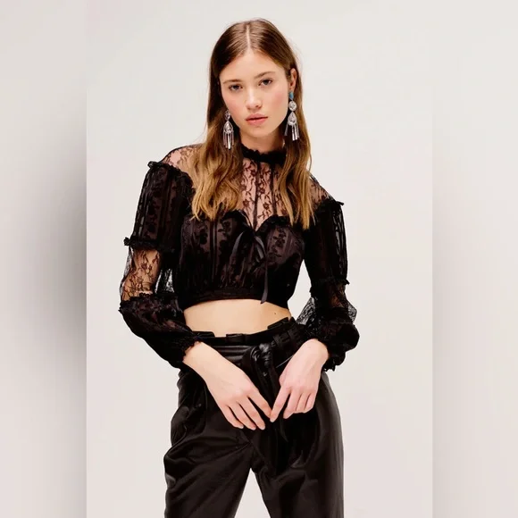FOR LOVE & LEMOMS Scarlett Crop Top