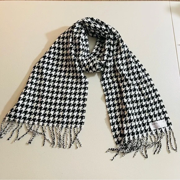 Croft & Barrow Super Soft 100% Acrylic Black and White Houndstooth Scarf