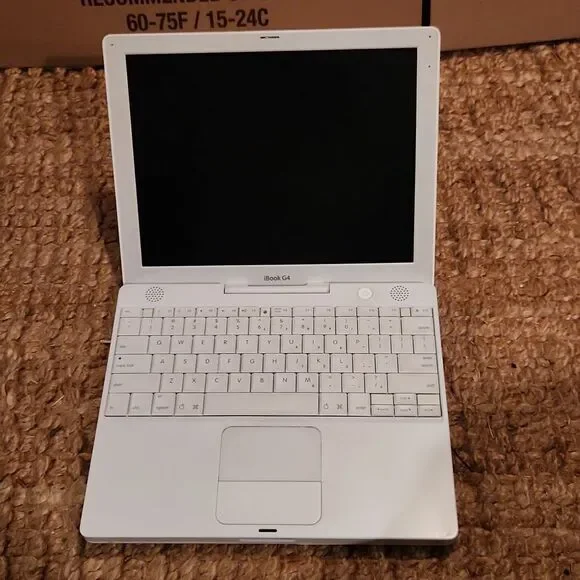Apple IBook G4 Laptop Computer 12