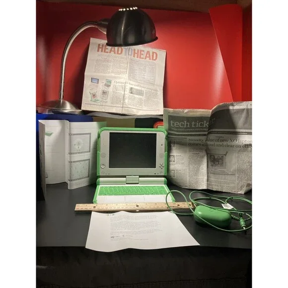 HTF VTG Y2K XO Laptop For kids w/ Strong battery life, charger, News Memorabilia