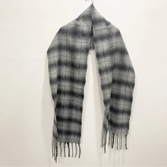 Gap Men’s Recycled Cozy Fringe Scarf Grey Plaid