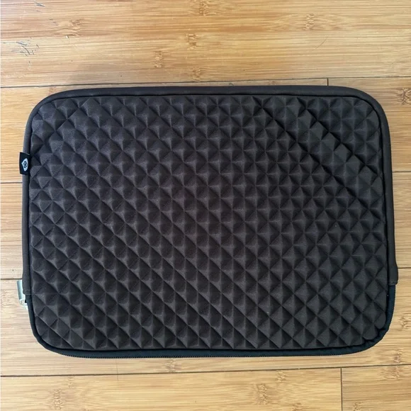 NWOT- lap top case, dark chocolate brown, 14x10”. Diamond raised pattern