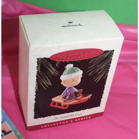 Hallmark The Peanuts Gang Collector's Series 3 1995 Christmas Holiday Ornament
