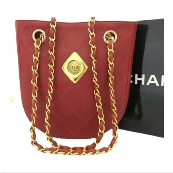 𝅺Chanel Vintage Red‎ Leather Crossbody Bag