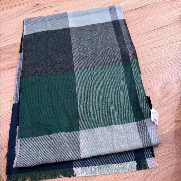 NWT Men’s‎ Scarf Color Black Green Blue