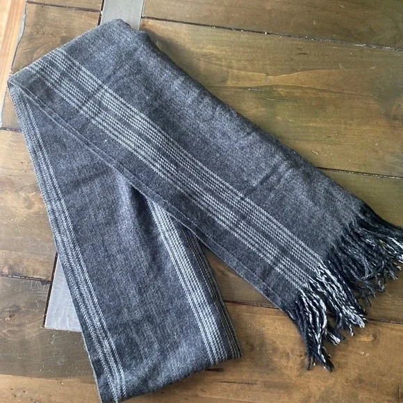 Men's‎ gray scarf 65