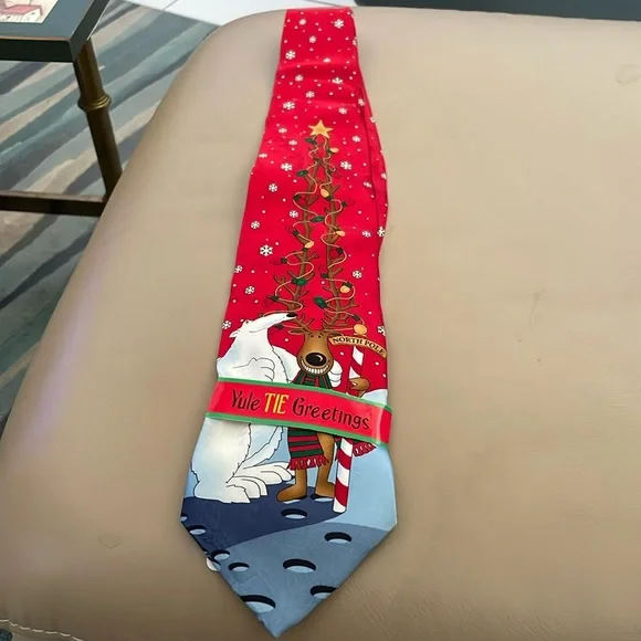 Xmas tie NWT. Yule time greetings. 100 % silk. Great to put away as a gift
