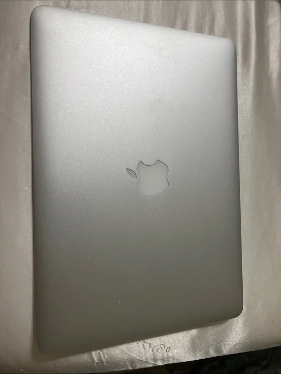 Apple Silver MacBook Laptop - Aluminum Finish!! CHARGER IS INCLUDED