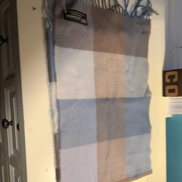 100% Cashmere Plaid Fringe Scarf in Blue and Beige