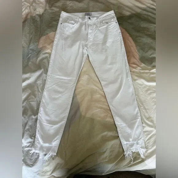 Just Black Women's White Frayed Hem Jeans