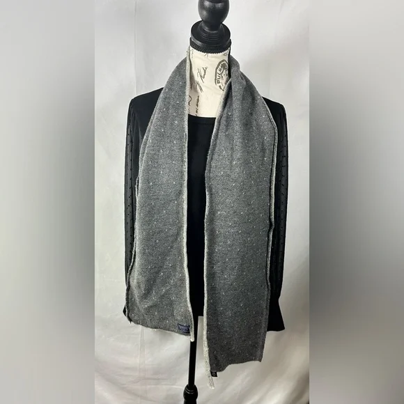Elegant Charcoal Wool Scarf