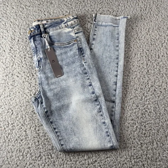 Tractr Mid Rise Indigo Dyed Distressed Raw Hem Medium Blue‎ Jeans Sz 0/25 NWT