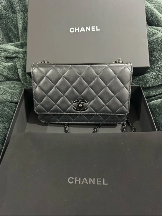 CHANEL Black Quilted Lambskin Crossbody Wallet-on-Chain
