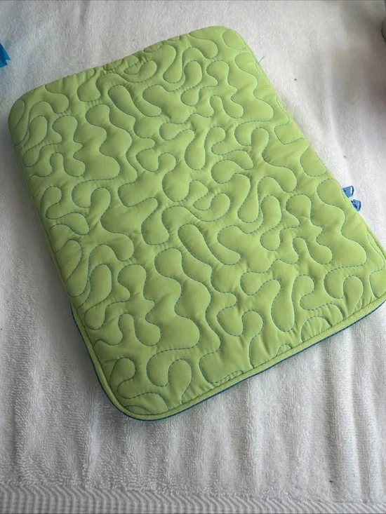 Laptop Notebook Quilted Case Protective Sleeve Green & Blue Inside