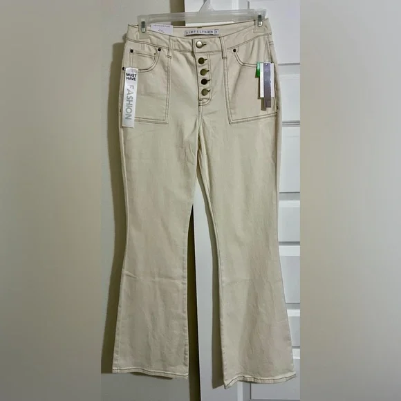 Tinseltown Cream Flare Wide Leg Jeans size 7/ 28 New inseam 32”