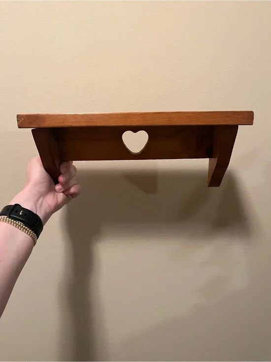 Vintage Mini Wooden Heart-Cutout Wall Hanging Shelf