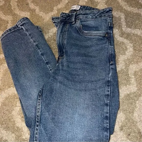 Stradivarius Classic Blue Jeans size 6
