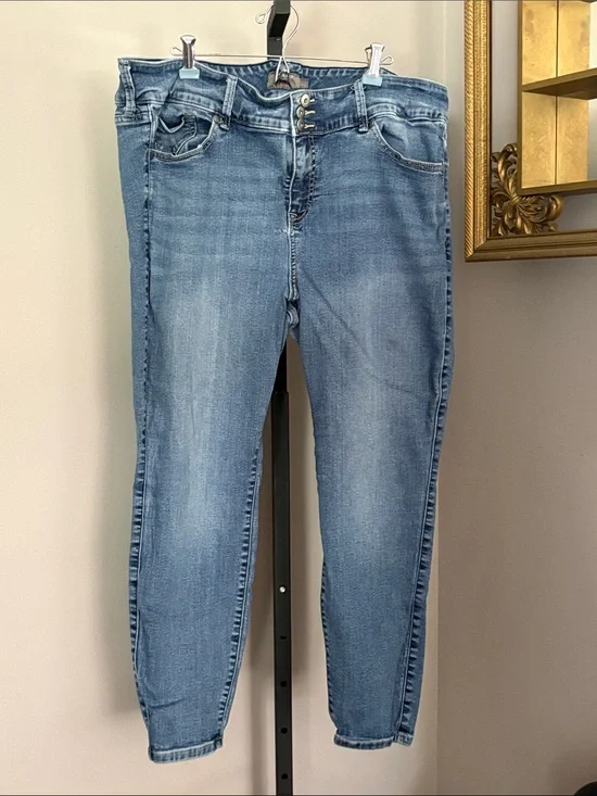 Torrid Size 22 Short Jeggings Super Soft Classic High Rise Denim Jeans