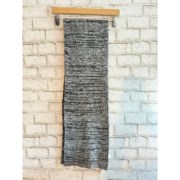 NWT Men’s Old Navy Knit Scarf light Grey
