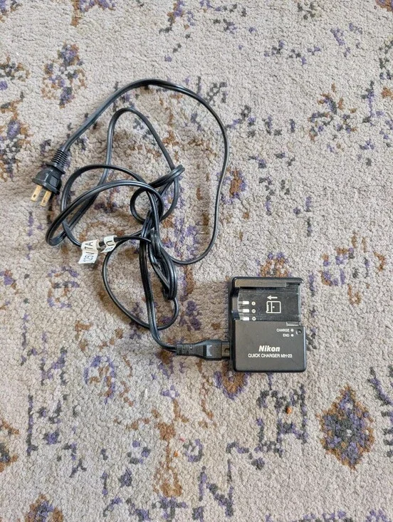 Genuine OEM Nikon Quick Battery Charger MH-23 8.4V .9A *BATTERIES NOT INCLUDED*
