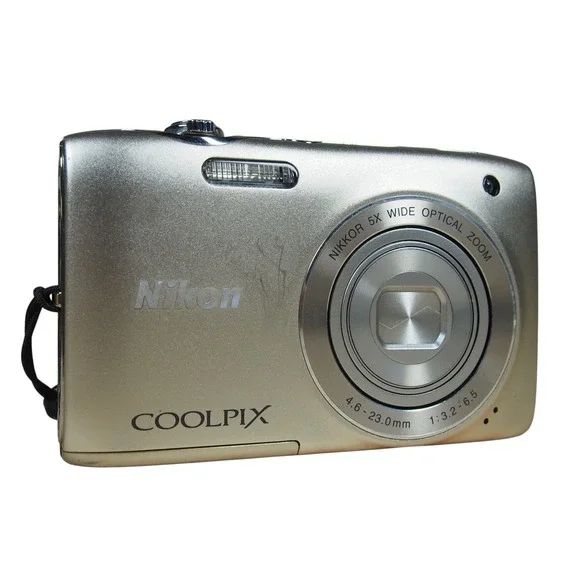 Nikon Coolpix‎ S3100 14.0MP Digital Camera Bundle Silver w/Charger + Battery EUC
