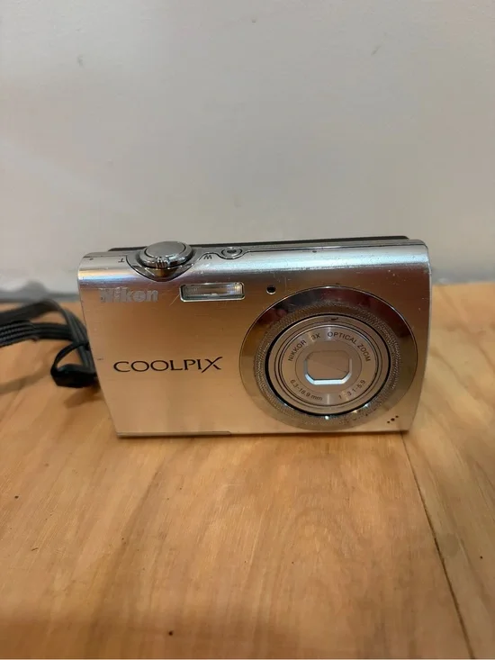 Nikon COOLPIX S230 3x Optical Zoom 6.3-18.9mm 1.3.1-5.9 Compact Digital Camera