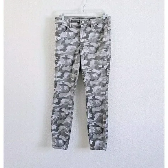Anthropologie Pilcro Velvet Pants Camo Print Size 29 Women's High Rise Jeans