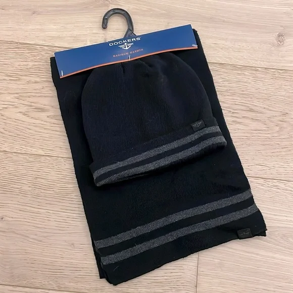 Dockers beanie and scarf