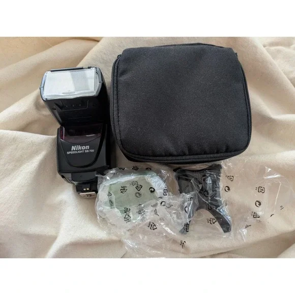 Nikon Speedlight SB-700 Digital SLR Camera Flash with Case and Accessories