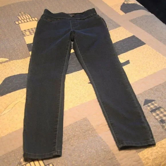 2/$10 Isaac Mizrahi Size 2 Pull-on Jeans MUST BUNDLE FOR THIS PRICE