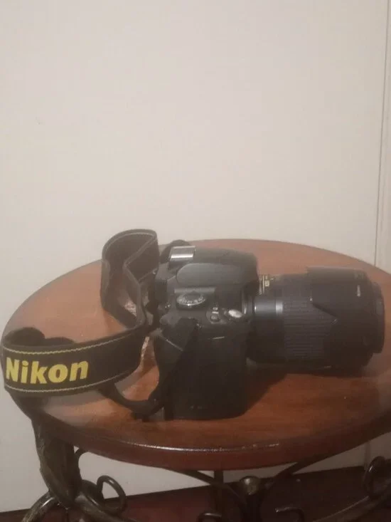 Nikon D40 6.1MP DSLR Camera Kit/AF-S DX 55-200mm Lens For Parts Only