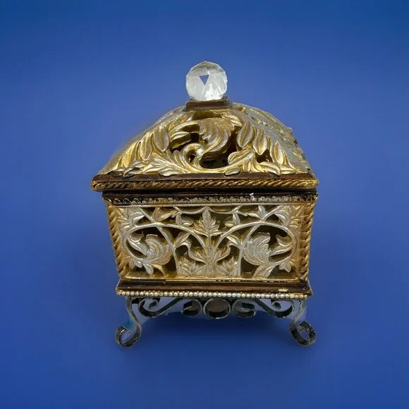 Vintage Resin Ornate Cut Leaf Carved Jewelry Trinket Box Lid Pedestal Home Decor