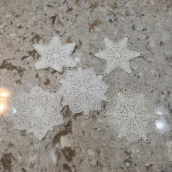 Vintage Style White Lace Snowflake Star Ornaments Set of 5 Holiday Decor
