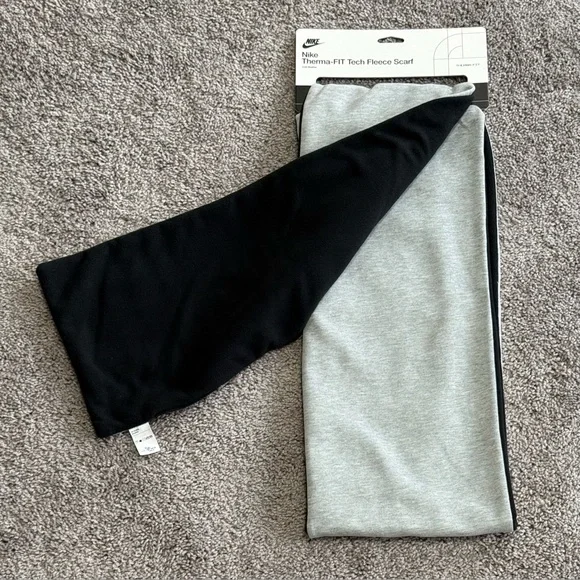 Nike Therma-Fit Tech Fleece Winter Scarf Cold Weather Gray Black‎ One Size $60