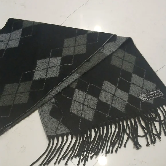 Cashmyarn by Berkshire, Black and Gray Argyle Scarf, 62