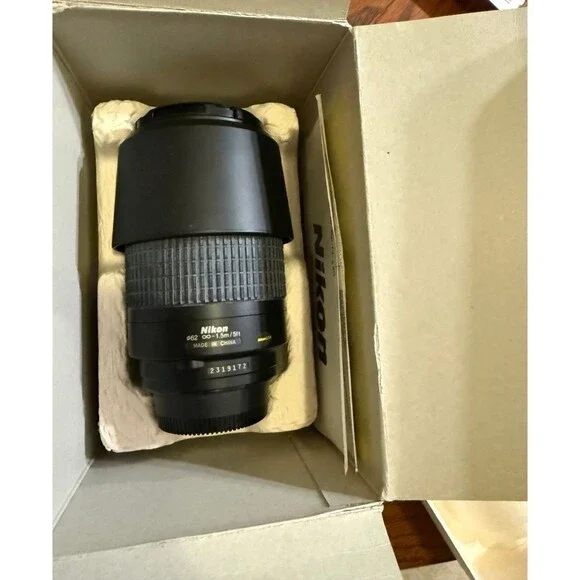 Nikon AF Zoom-Nikkor 70-300mm f/4-5.6G Lens in Box