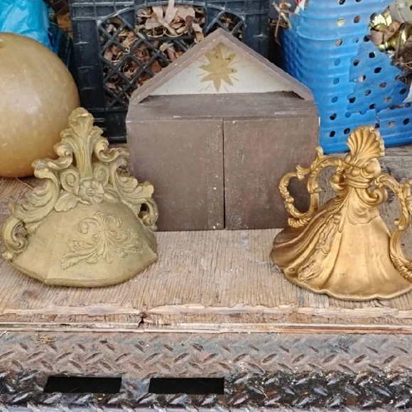 Vintage Gold Decorative Pieces