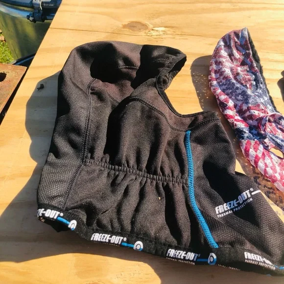 Do Rags and head and neck gear‎ for motorcycle helmet cold weather