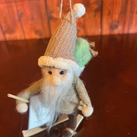 Vintage style Wool‎ & Felt Skiing Santa Claus Christmas Ornament with backpack