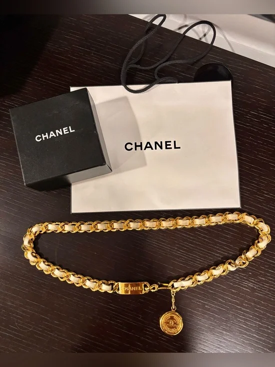 Authentic CHANEL vintage beige leather chain medallion belt 75cm