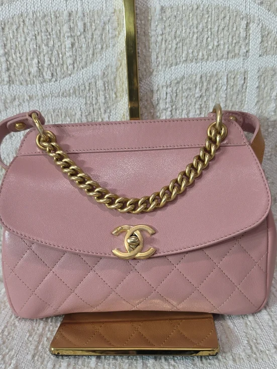 CHANEL Pink Quilted Leather Shoulder Bag with Gold Chain and CC Lock