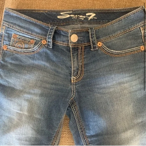 Excellent Preowned Condition Seven7 Capri Jeans Size 10. Very Cute.