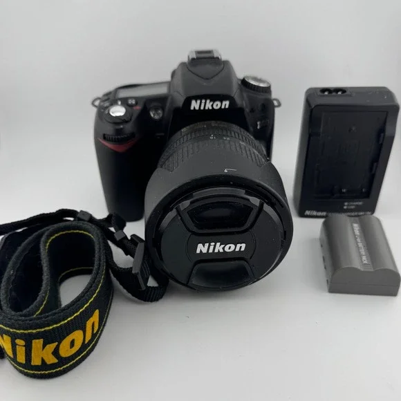 Nikon D90 DSLR Camera 18-105mm VR Lens Black Bundle 12.3MP HD Video FOR PARTS
