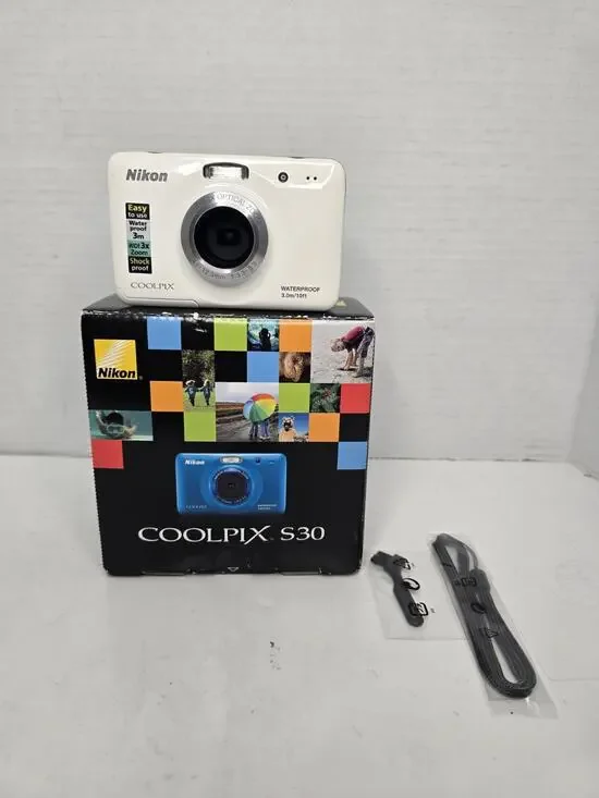 Nikon White Coolpix S30 10.1MP Waterproof Digital Camera White FOR REPAIR/PARTS